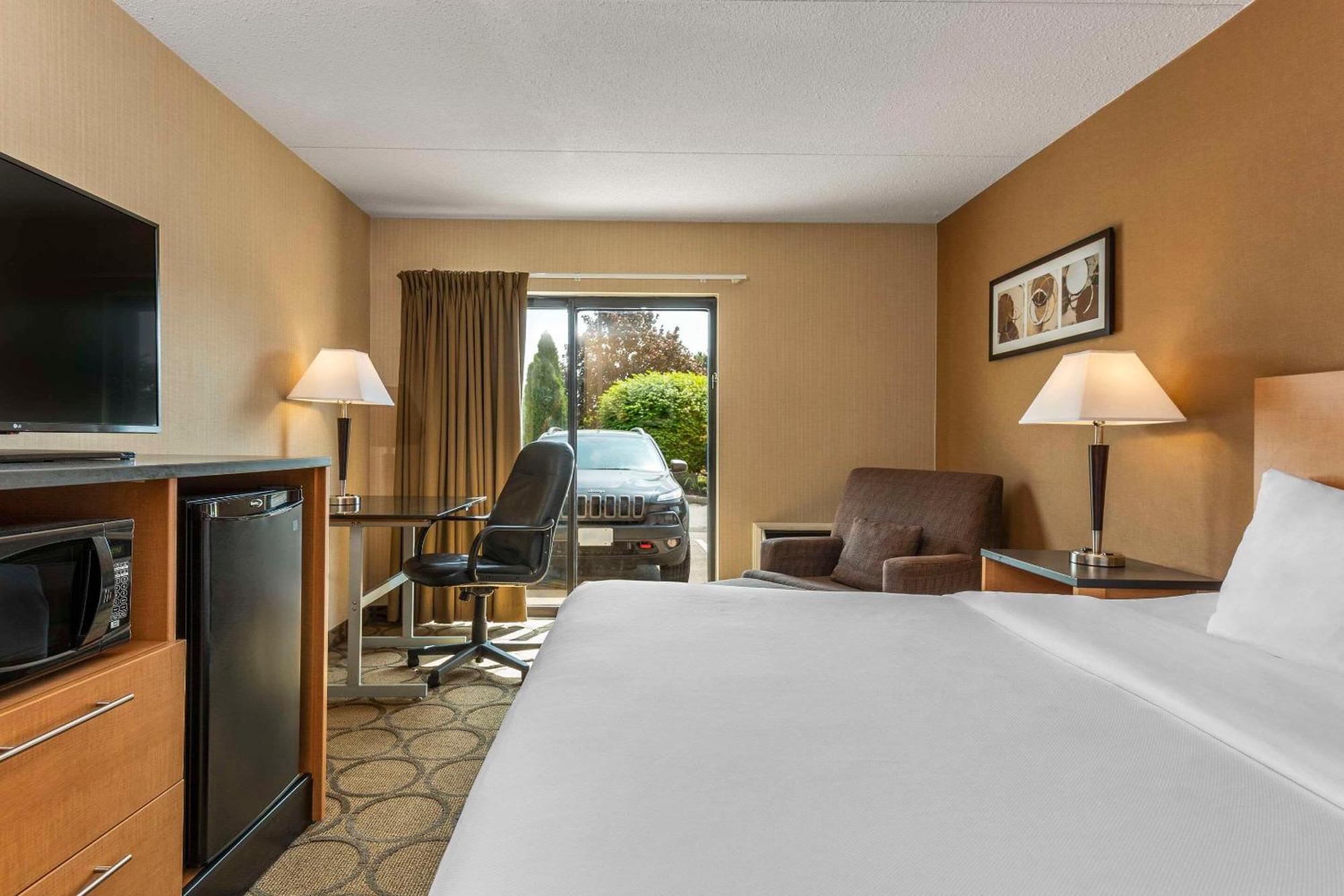 Comfort Airport East Inn