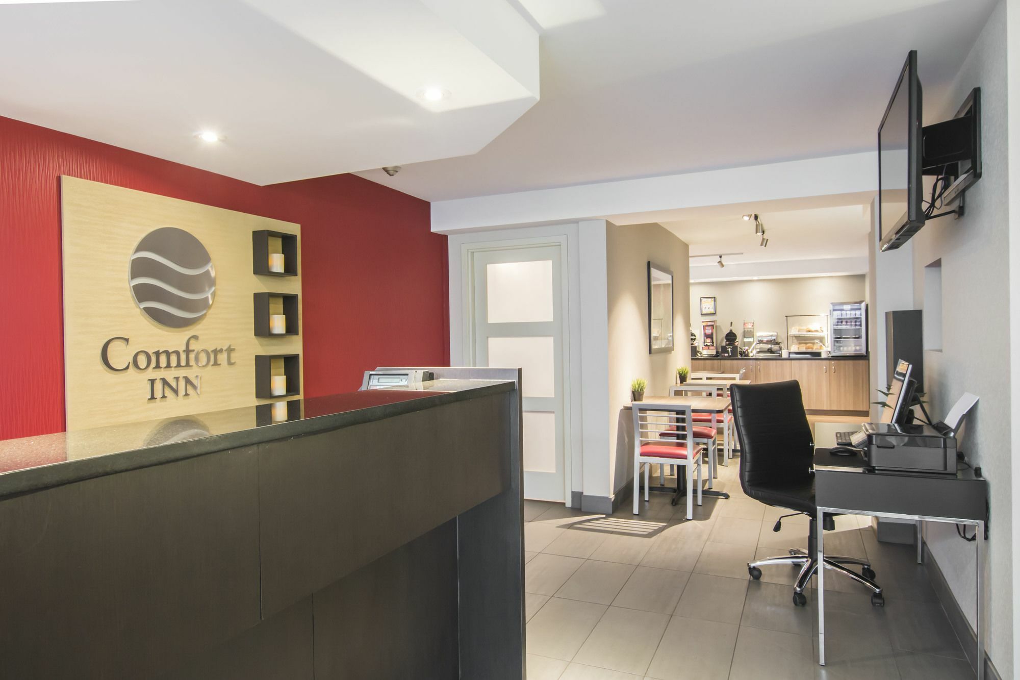 Inn Comfort Airport East 3*