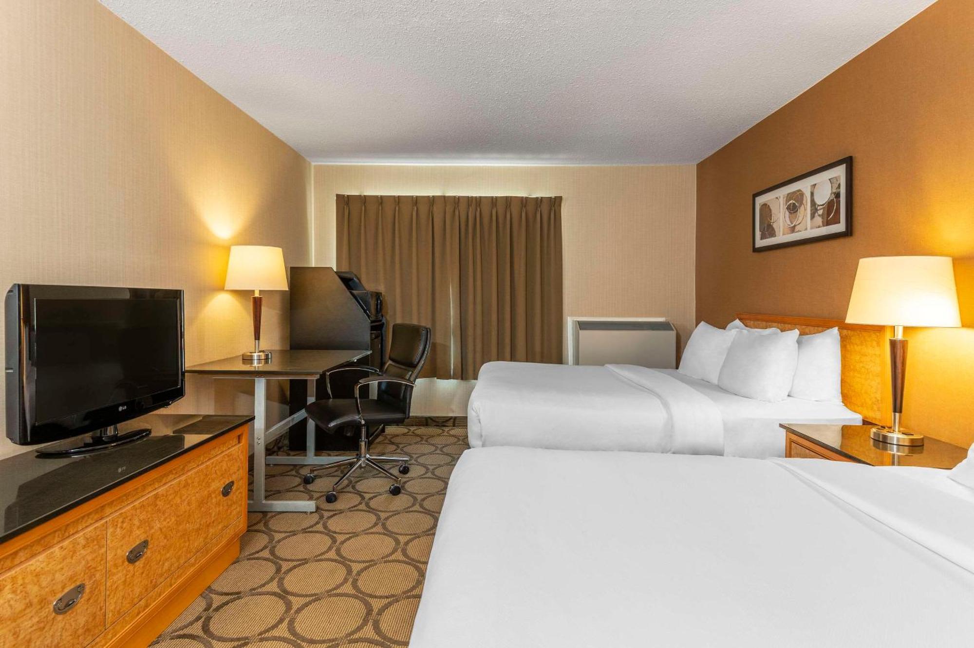 Comfort Airport East Inn 3*