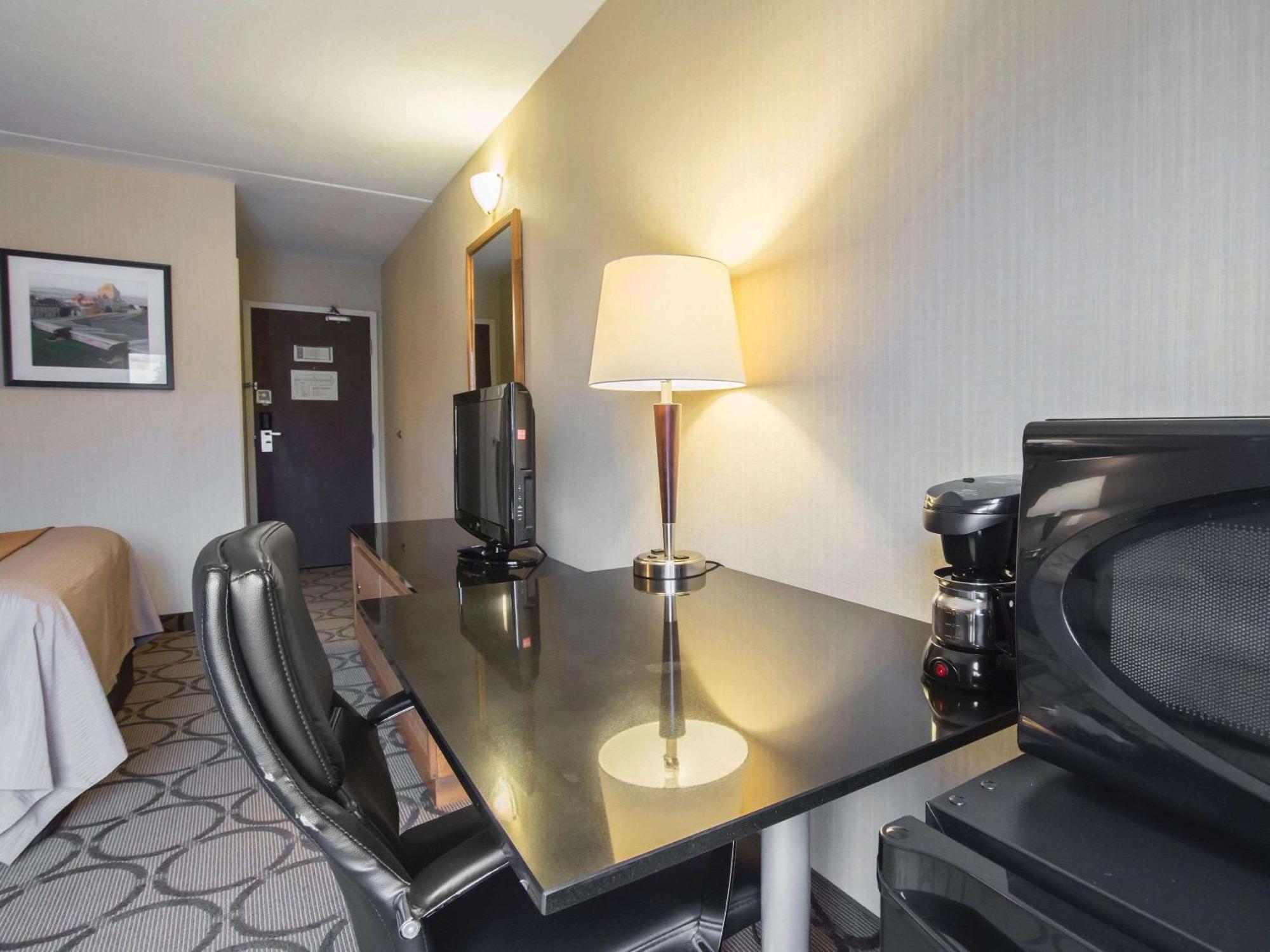 Comfort Airport East Inn