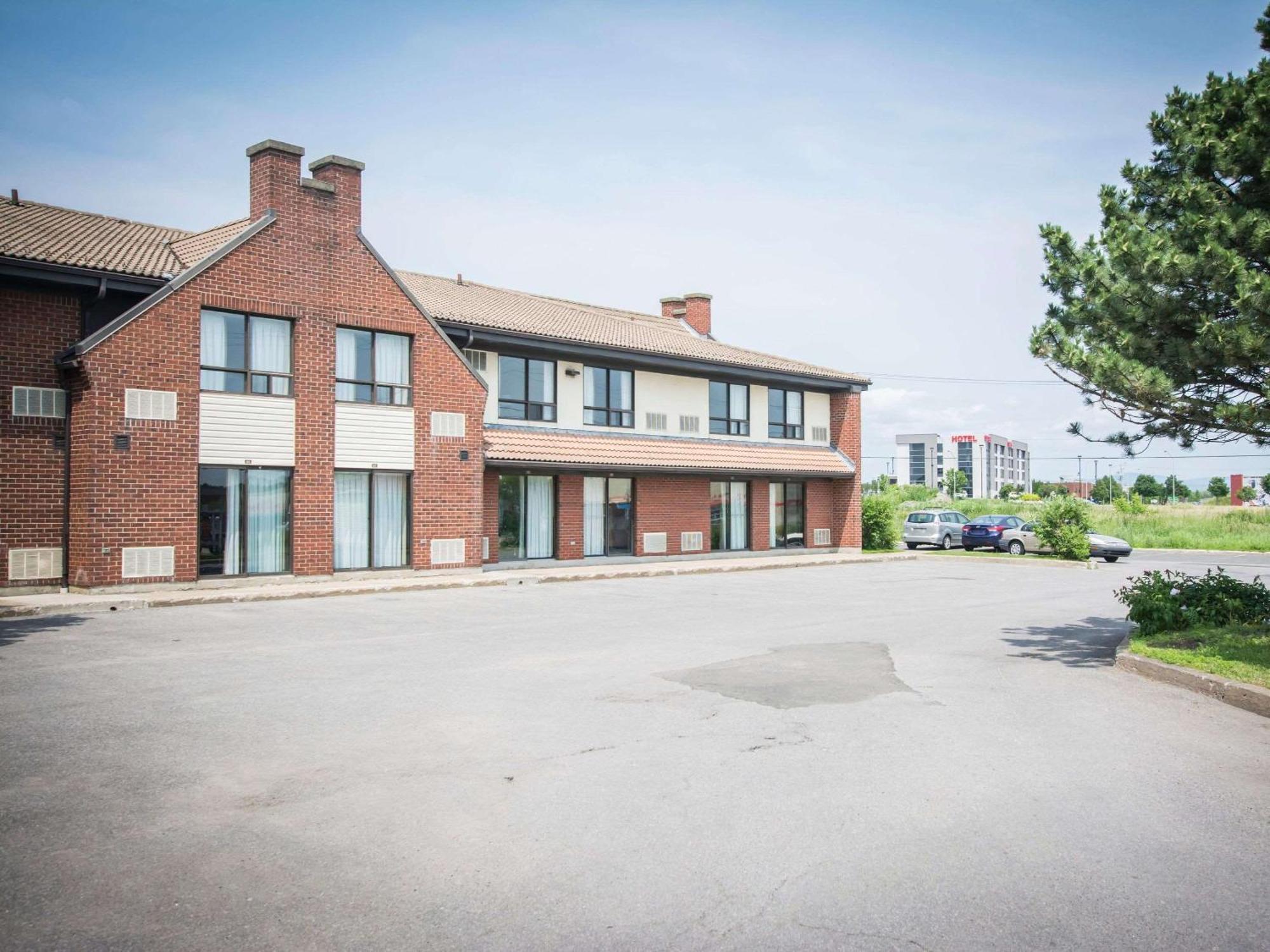 Inn Comfort Airport East 3*