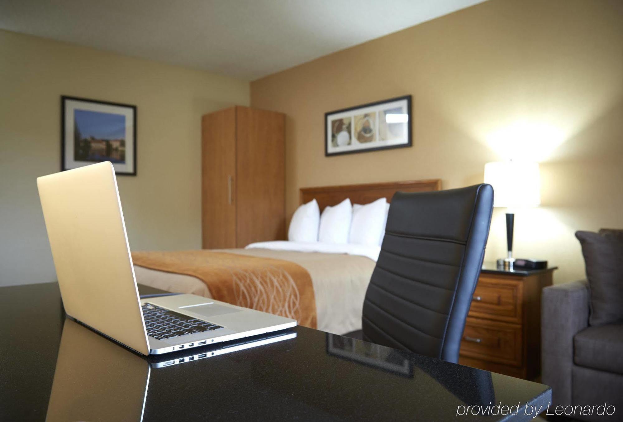 Inn Comfort Airport East 3*
