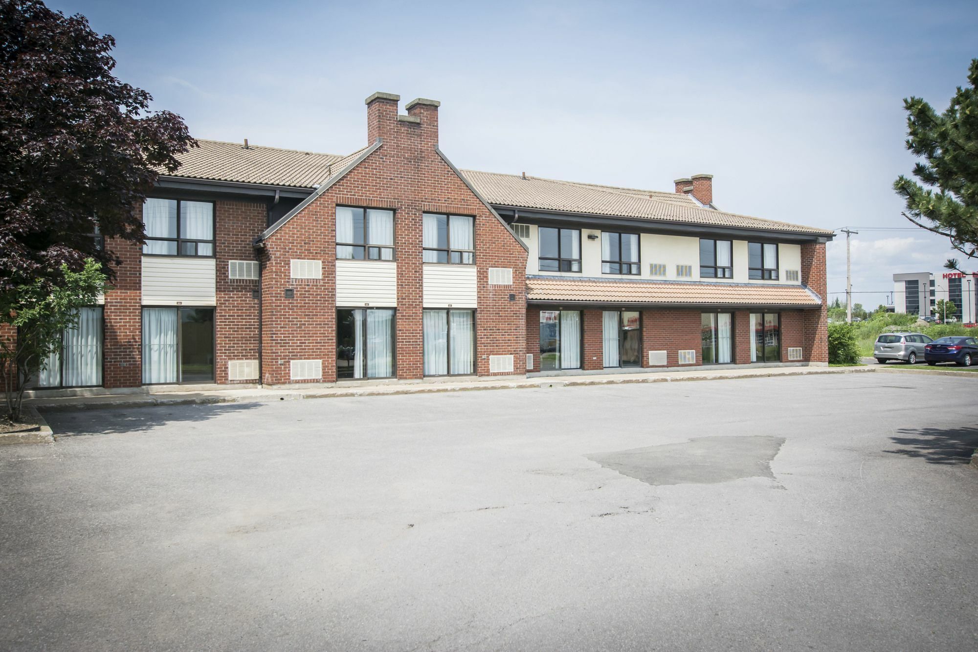 Comfort Airport East Inn 3*